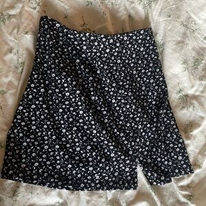 Brandy Melville Floral Black and White Women's Skirt